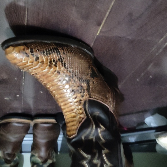 These here are some immaculate JB Dillon size 12 amazingly kept up boots - Picture 4 of 8